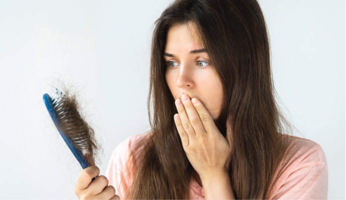 Rimedi contro la caduta stagionale dei capelli